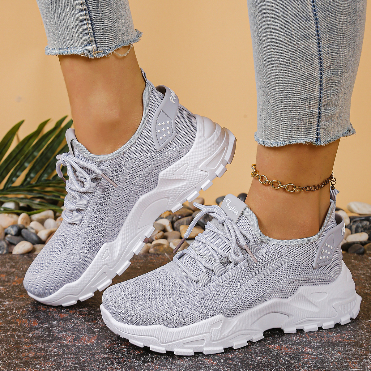 Women's sports shoes 2025: Bre - Guipure Lace Panel incelemesi ve fiyatı