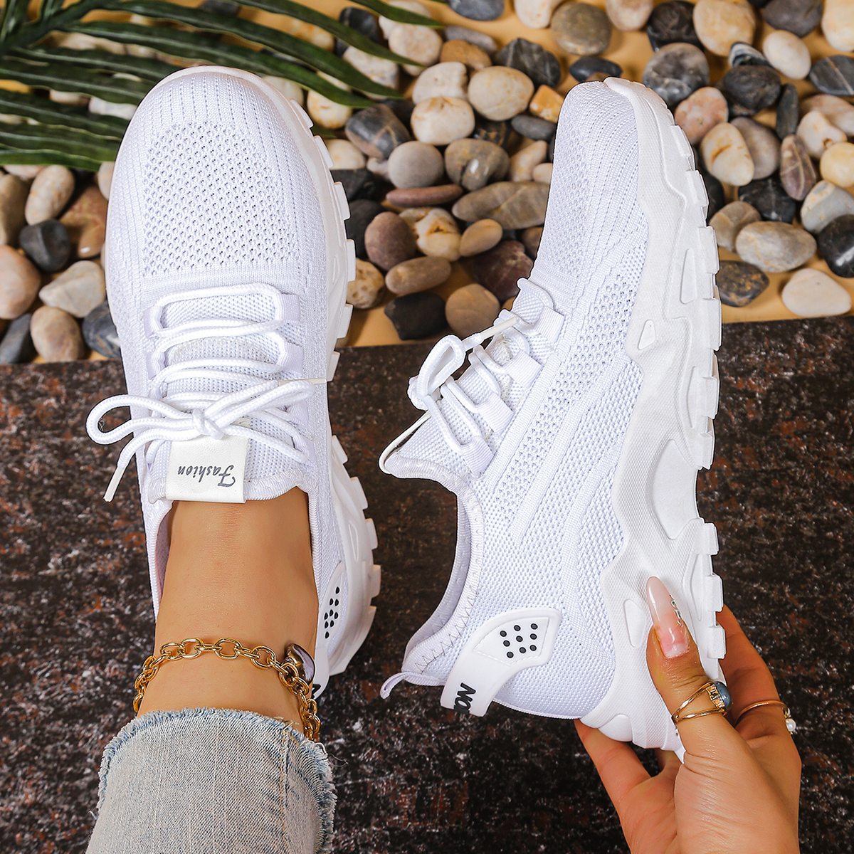 Women's sports shoes 2025: Bre - Guipure Lace Panel incelemesi ve fiyatı