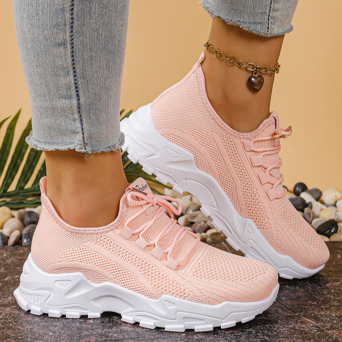 Women's sports shoes 2025: Bre - Guipure Lace Panel incelemesi ve fiyatı